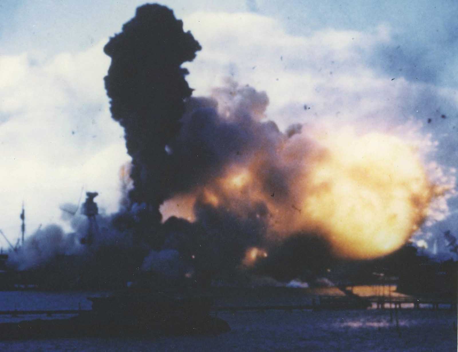 Attack_on_Pearl_Harbor_1941 (21).jpg