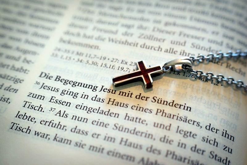 Bible open cross docu