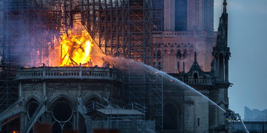 notre_dame_burning_getty_1024_512_75_s_c1