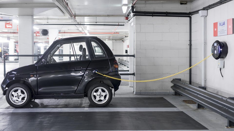 https _specials-images.forbesimg.com_imageserve_5f280e6653275195f589d8de_UK-ELECTRIC-CARS_960x0.jpg cropX1=215&cropX2=3853&cropY1=190&cropY2=2237